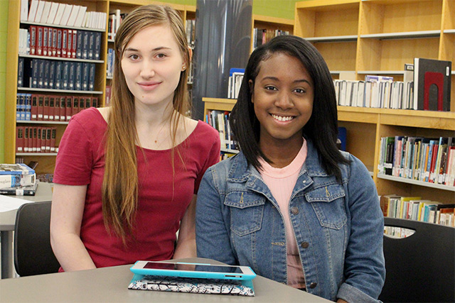 Zoe and Jasmine sitting at a table together